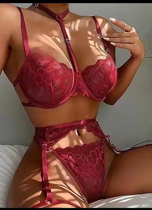 Комплект білизни бордового кольору