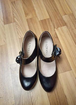 Черные лакированные туфли на среднем кольца потолка 22,5 см