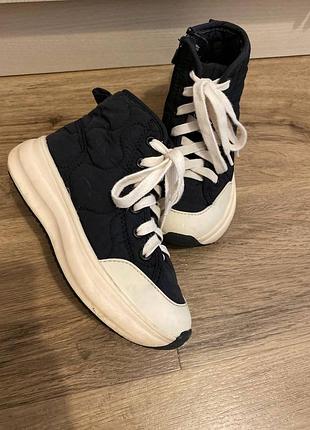 Дитячі черевики zara