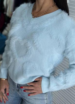 Пухнастий светр