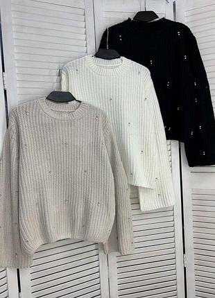 Вязаный свитер с камушками