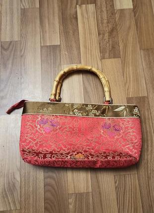 Сумочка в китайском стиле восточный стиль с бамбуковыми ручками длина 35,5, дно 29,5, высота сумочки около 18 см