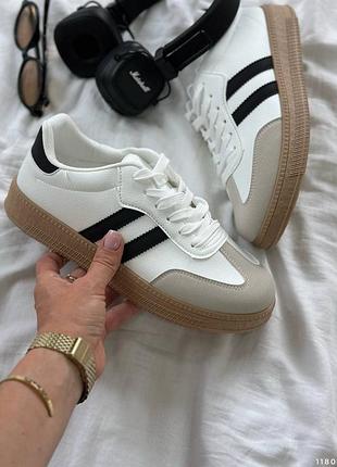 Кроссовки женские