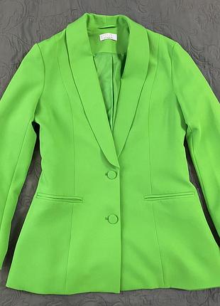 Піджак яскравого кольору