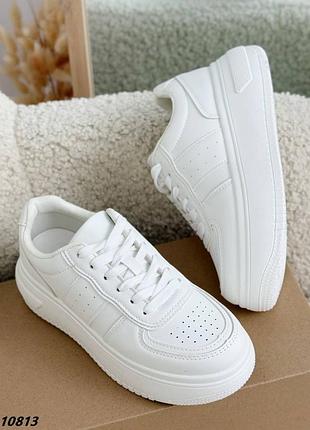 Білі дуже круті кеди - кросівки на високій підошві