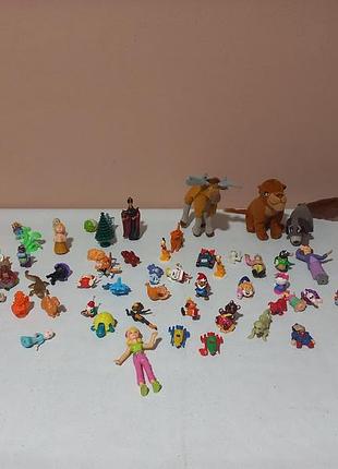 Набор б/в игрушечных фигурок преимущественно из mcdonald’s и kinder.