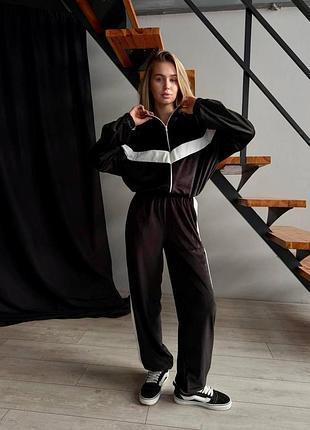 Жіночий велюровий спортивний костюм з білими вставками якісний на блискавці змійці повсякденний комплект велюр спорт