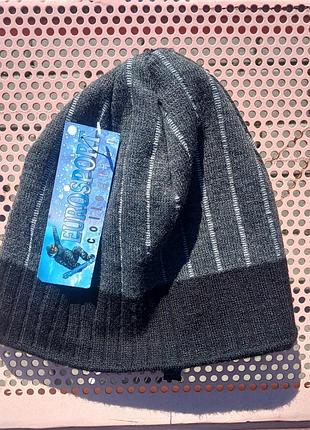 Тепла зимова шапка