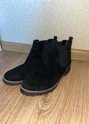 Женские замшевые ботинки