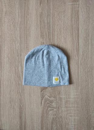 Шапка-бини с нашивкой