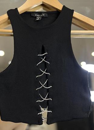 Топ з шнурівкою з камінців