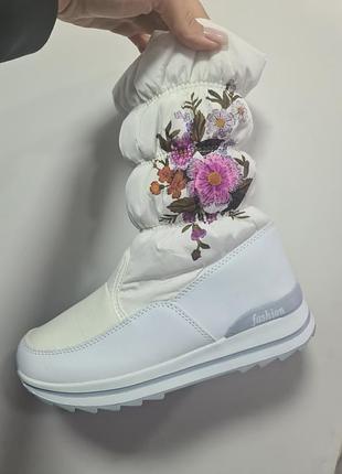 Сапоги белые с цветами