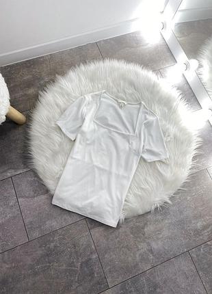 Базова біла футболка