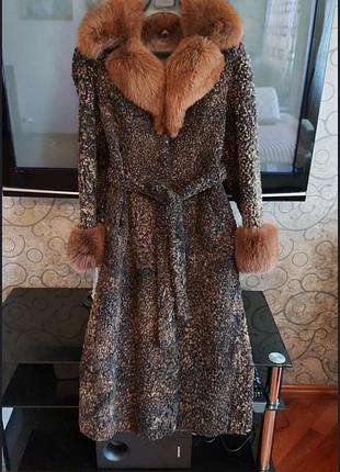 Довга каракульова шуба з коміром та манжетами з песця