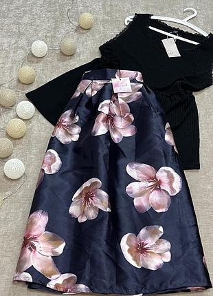 Нова шикарна юбка колокол в квітковий принт.