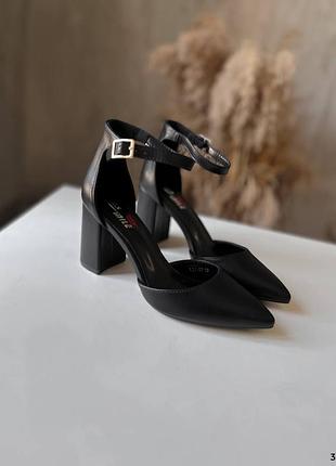 Туфлі чорні на стійкому підборі