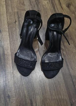Босоножки черные viko натуральная замша 37 размер
