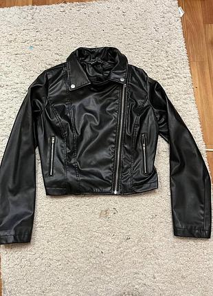 Чорна еко шкіряна куртка