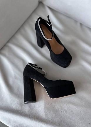 Туфли черные на высоком каблуке