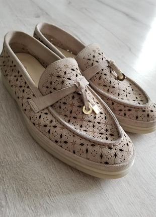 Новые кожаные мокасины с перфорацией