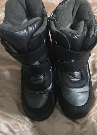 Продам теплые сапоги для девочки.