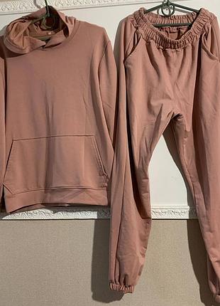 Спортивный костюм