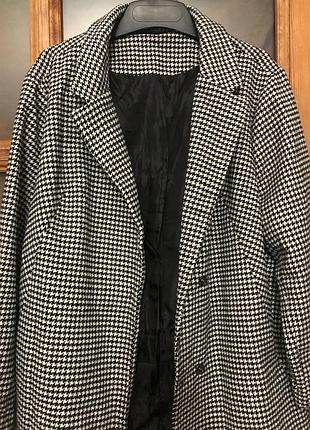 Пальто в чорно-білу клітинку dpc 60