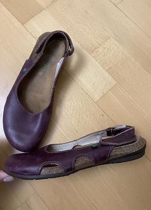 Жіночі шкіряні  босоніжки 36 розміру el. naturalista іспанія