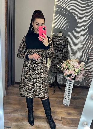 Теплое платье с актуальным леопардовым принтом
