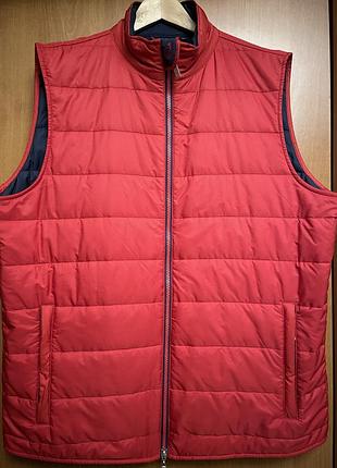 Брендовая теплая теплая жилетка с карманами на замках