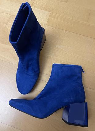 Жіночі заишеві черевики 36 розміру яскраво - синього кольору asos