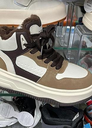 Зимові хайтопи, теплі кросівки