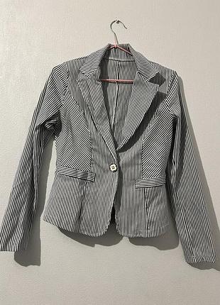 Піджак у смужку жіночий