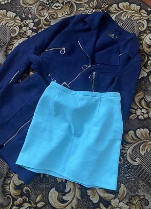 Продам костюм курточка и юбка и еще одну юбку отам в подарок