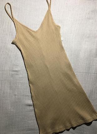 Трикотажна сукня-майка в рубчик на бретелях в