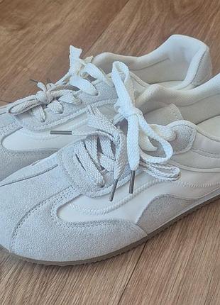 Анатомические трендовые кроссовки на низкой подошве, футбольные кроссовки 38 размер