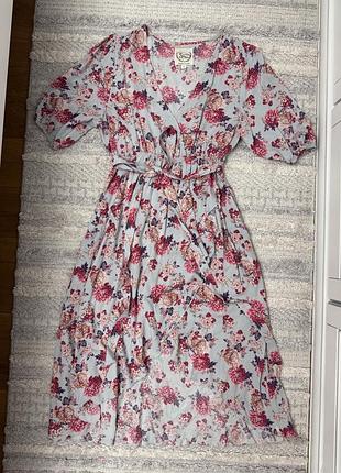 Квіткова легка сукня