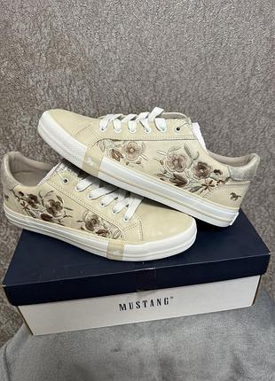 Кеди жіночі