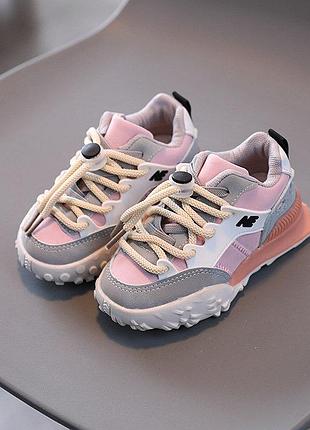 Стильные теплые кроссовки