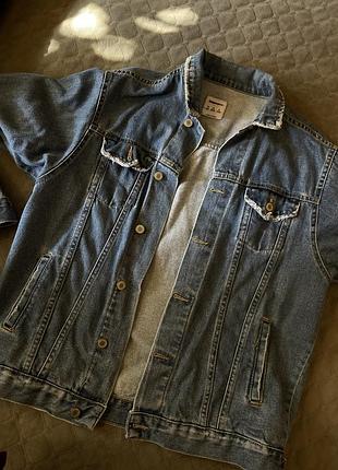 Жіноча джинсова куртка