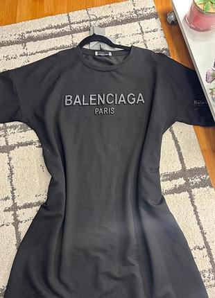 Жіноче платя balenziaga на розмір 48.