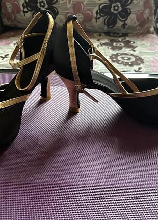 Туфлі жіночі , 39р туфлі для танців, стійкі