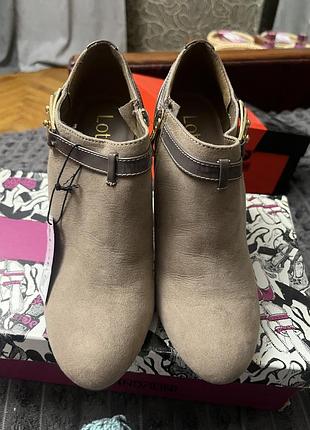 Гарні черевички нові!