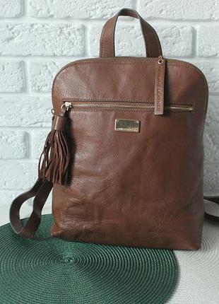Хороший вмісткий рюкзак paul costelloe. натуральна шкіра