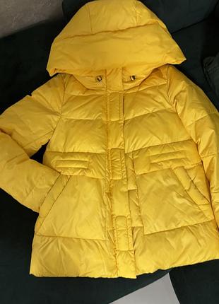 Тепла куртка. розмір s.