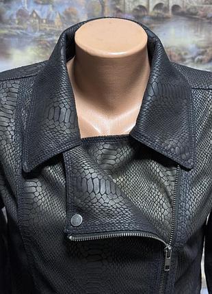 Куртка косуха женская b. young m 46 размер нарядная демисезон питон принт змеиный