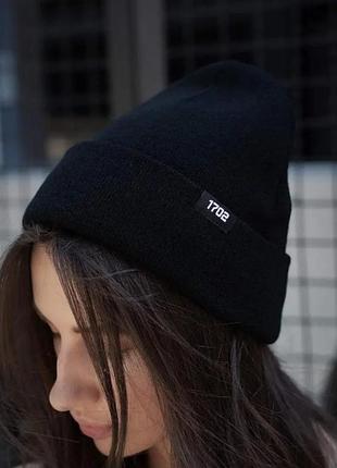 Двойная осенняя шапка черного цвета с отворотом