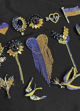 Патриотические брошки в ассортименте