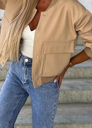 Бежевый новый бомбер