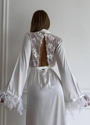 ⭐⭐⭐⭐⭐ 
розкішний довгий атласний халат з відкритою спинкою з мереживом та пір’ям😍 do3695/1